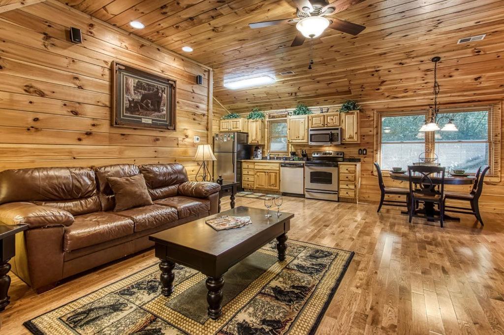 Papa Bear, Hot Tub, Wifi, 1089 Free Tickets Each Paid Day, Dollywood And More 세비어빌 외부 사진